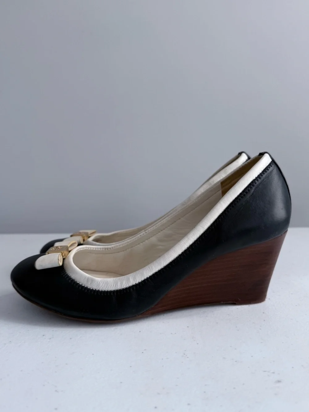 Tory Burch Shoes Sally Two Tone Leather Wedge Pumps Navy Ivory 6.5 / 36.5 Preppy - Picture 5 of 16